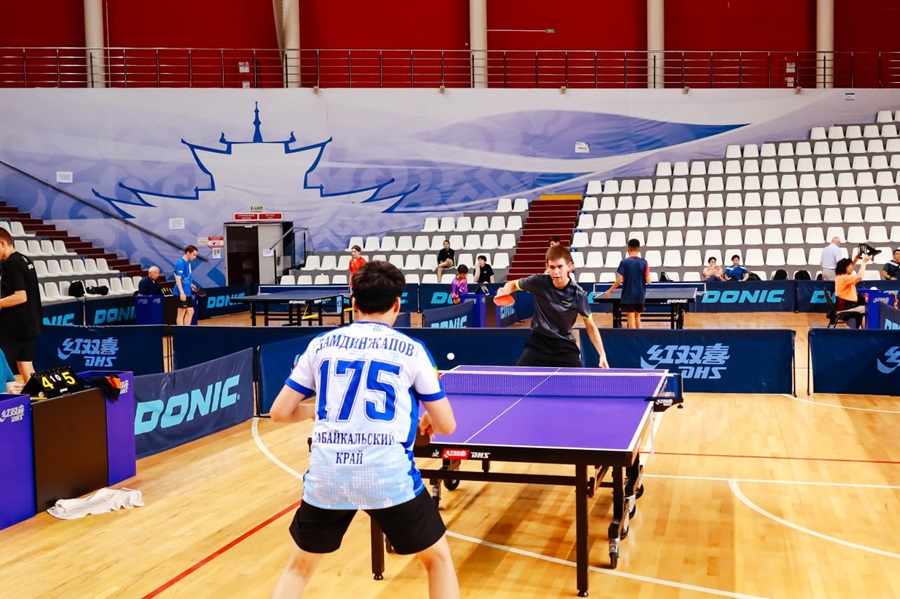 Более 400 спортсменов приехали на турнир по настольному теннису в Улан-Удэ