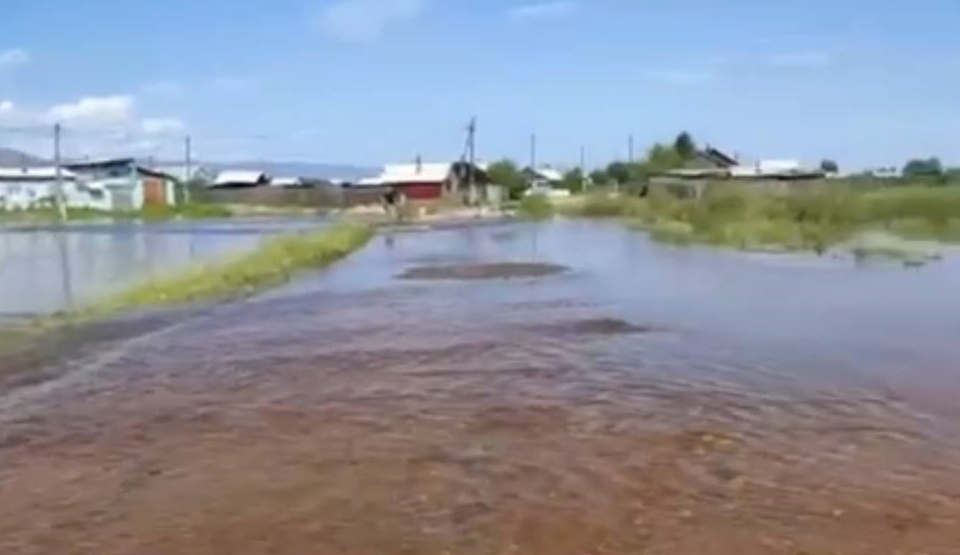 В Заиграевском районе Бурятии усиливают дамбу