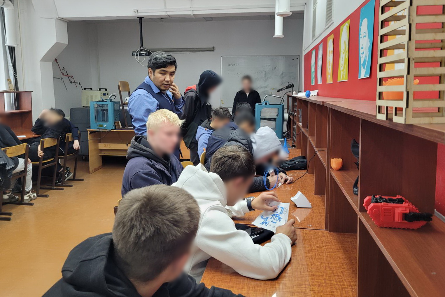 В Улан-Удэ трудные подростки посетили дом научной коллаборации 