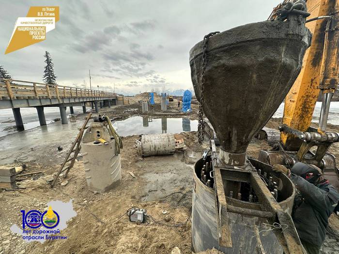Опоры нового моста установили в Курумканском районе Бурятии 