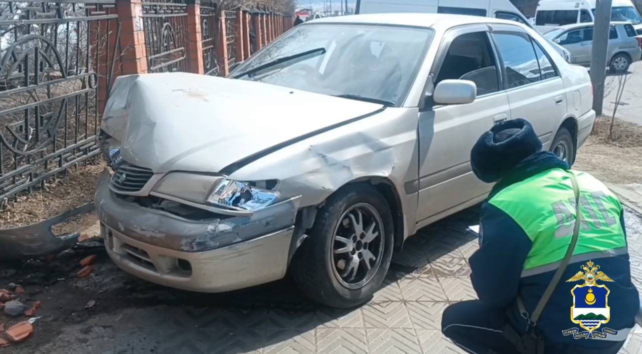 Два человека, в том числе ребенок, пострадали в автоаварии в Улан-Удэ около БГУ