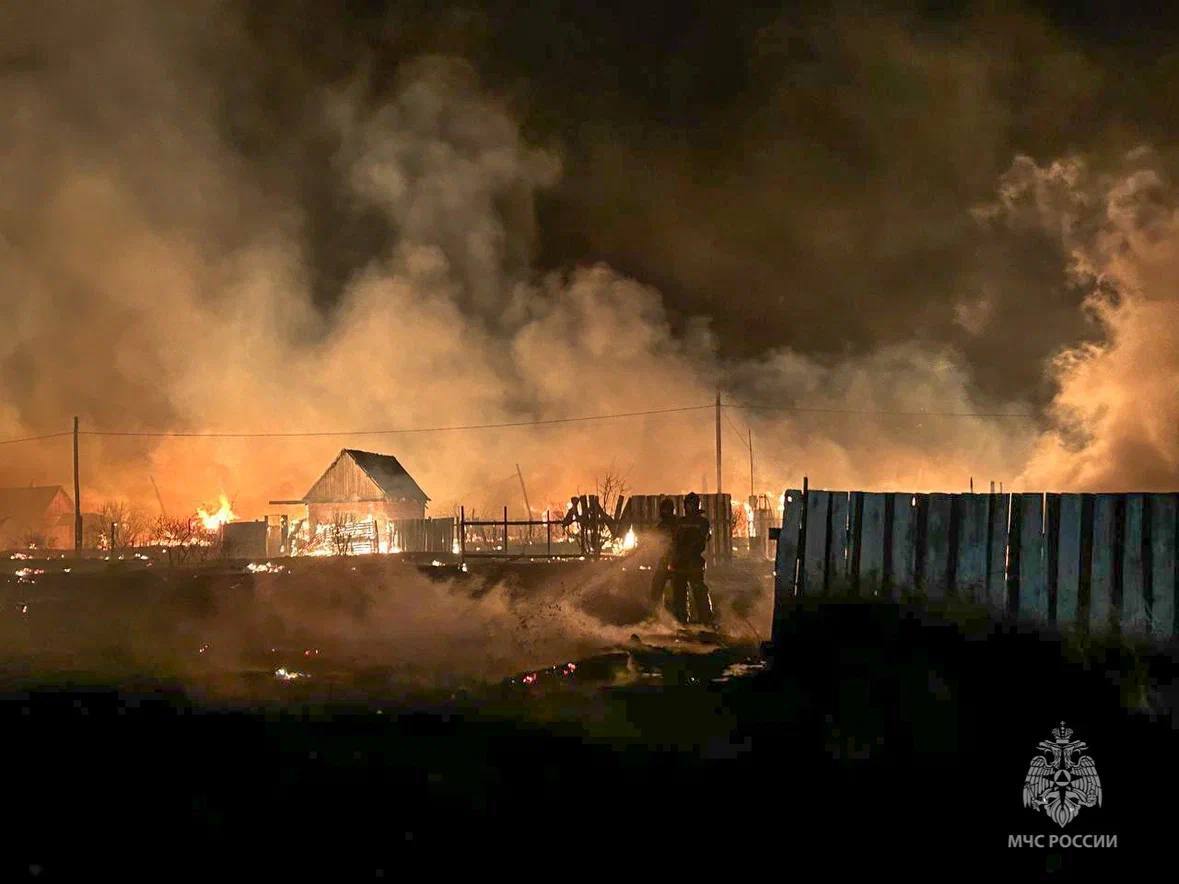 В Бурятии и Улан-Удэ потушили все пожары, распространившиеся из-за ураганного ветра