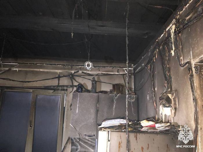 Семья в Бурятии спаслась из дома, где загорелся натяжной потолок