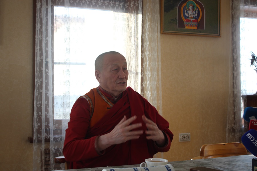 «Гордимся результатами»: Глава буддистов России рассказал о работе войлочного цеха