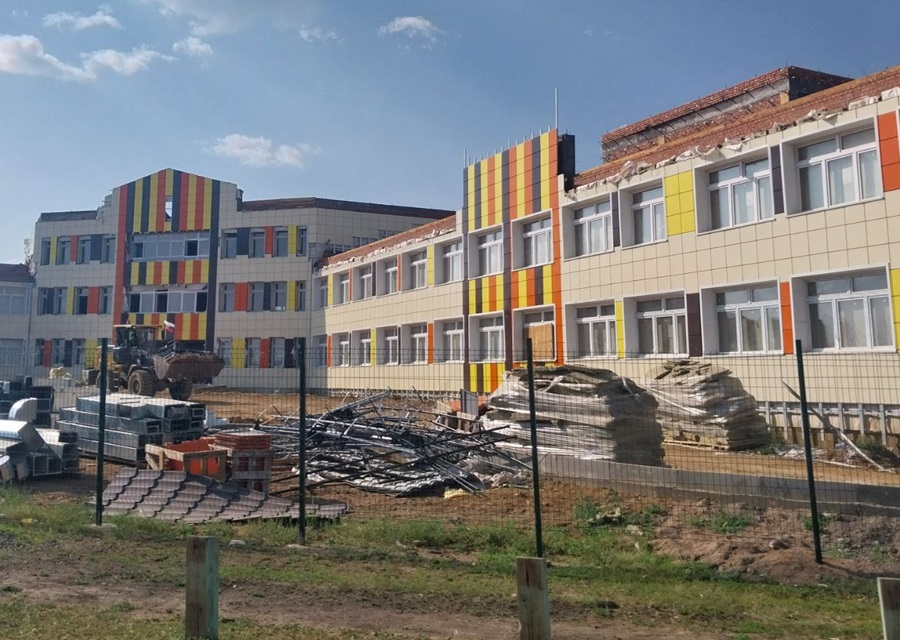 Замруководителя Еравнинского района взяли под стражу по делу о скандальной школе