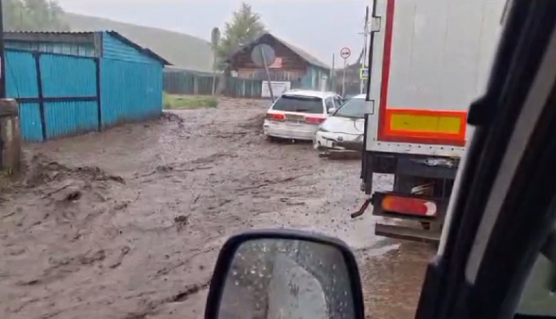 В Бурятии затопило село федеральную трассу, нет света в трех селах 