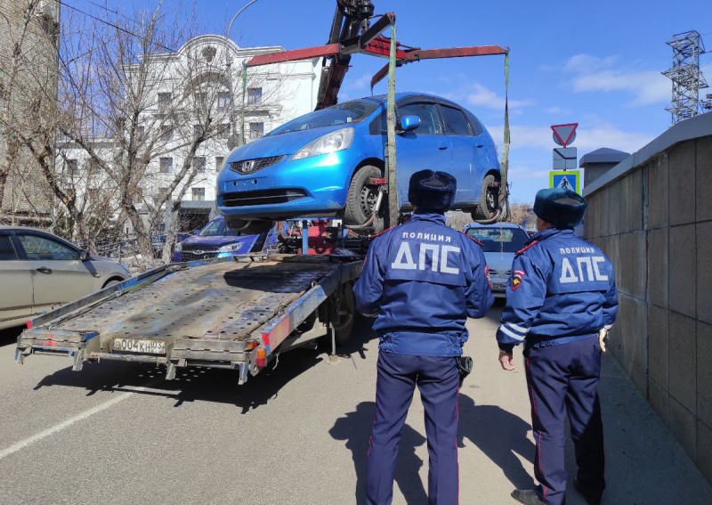 139 водителей оштрафовали за неправильную парковку в Улан-Удэ