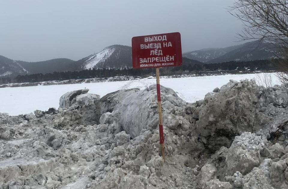 Ледовые переправы закрыли в Бурятии раньше срока