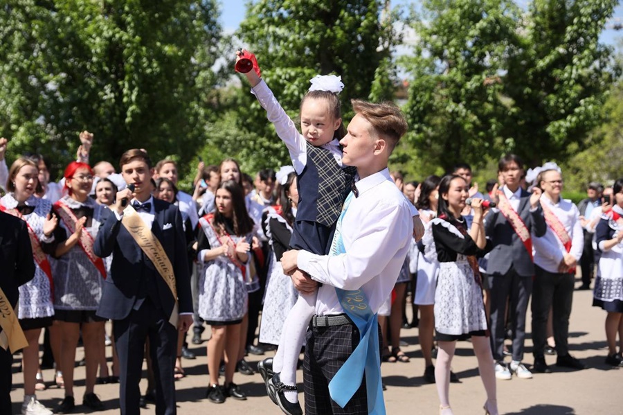 В Улан-Удэ школьник на «Последний звонок» допился до реанимации