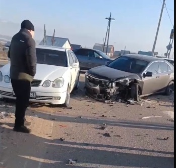 ДТП с четырьмя машинами произошло в Улан-Удэ утром