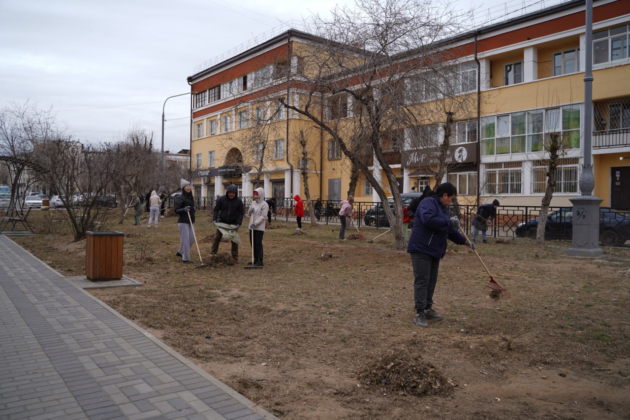 Глава Бурятии убрался на улицах города - новости Бурятии и Улан-Удэ