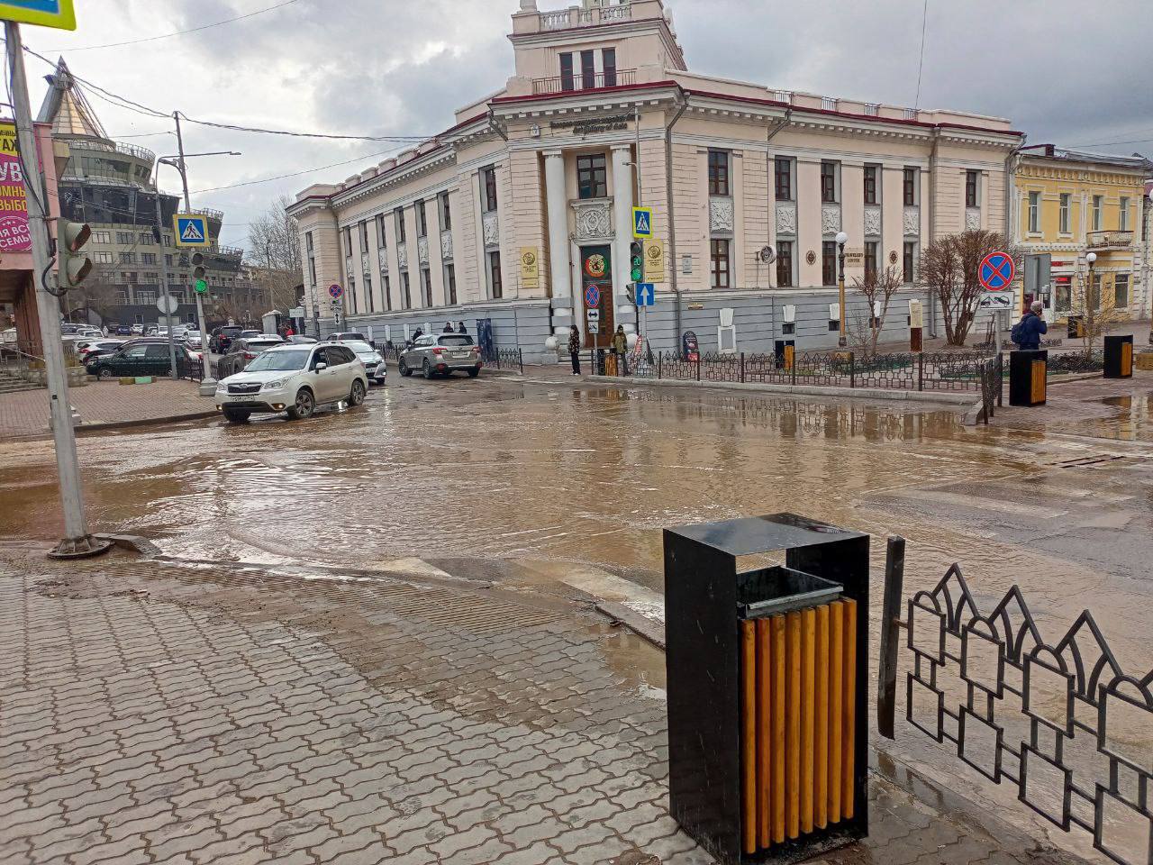 В центре Улан-Удэ прорвало канализацию 