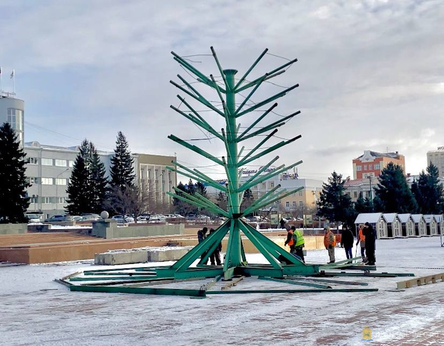 В Улан-Удэ начался монтаж главной новогодней ёлки