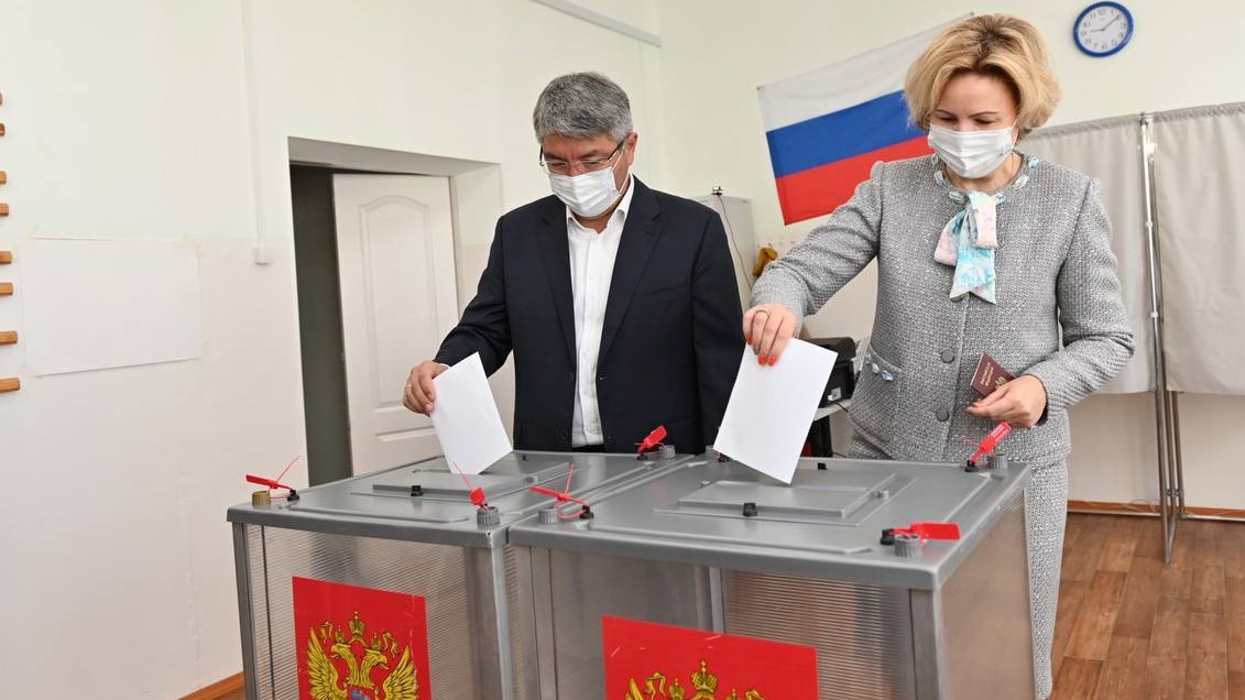 Алексей Цыденов проголосовал на выборах в Бурятии