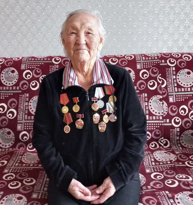 В Улан-Удэ труженик тыла отметила 90-летие 