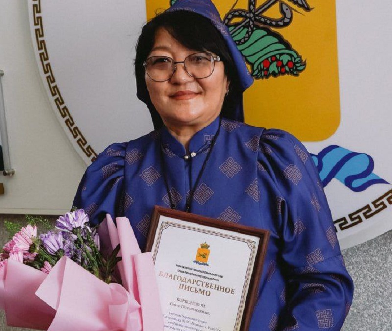 Учителя бурятского языка наградили депутаты Улан-Удэ