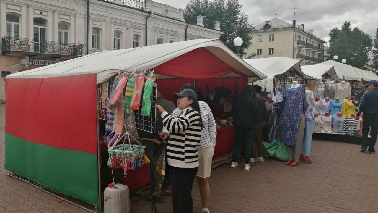 В Улан-Удэ на Арбате проходит выставка-ярмарка белорусских товаров и продуктов