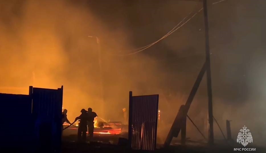 В Заиграевском районе пожар перекинулся на 20 жилых домов