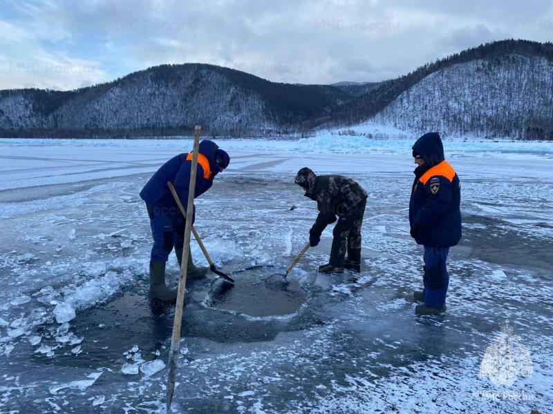 Выезд на лед Байкала запрещен до 10 февраля