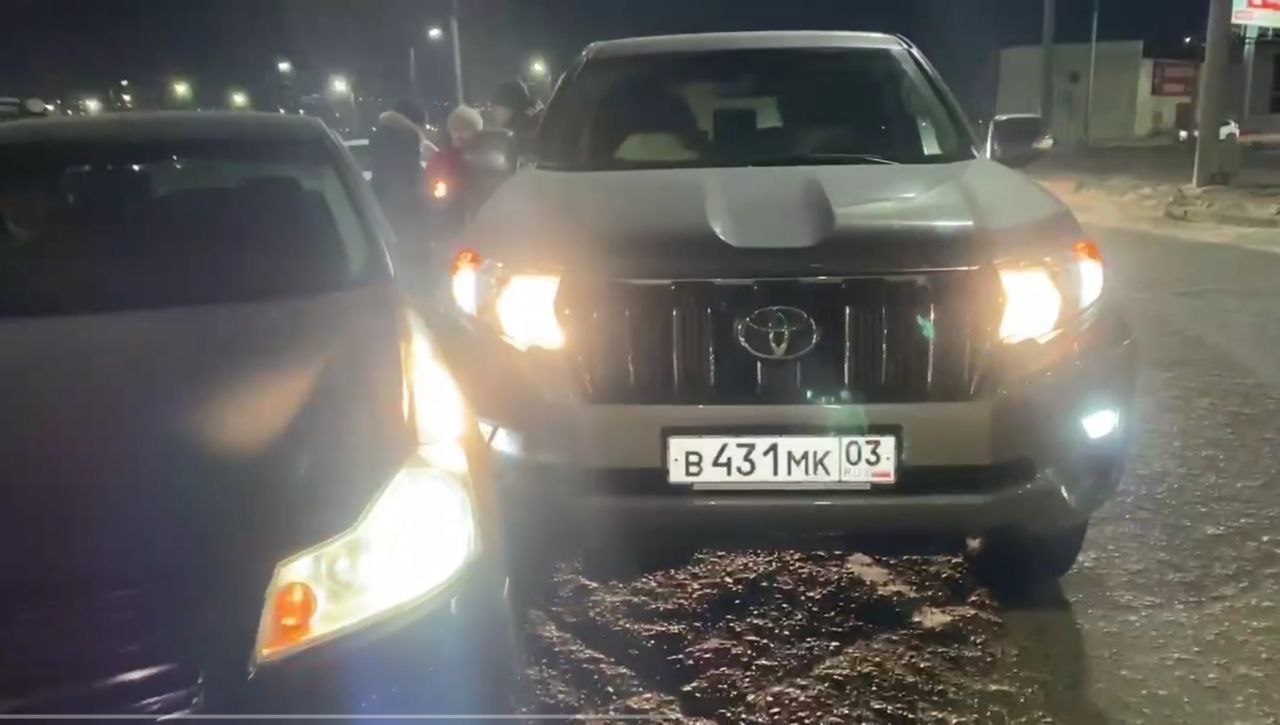 В Улан-Удэ на круговом движении столкнулись 2 автомобиля