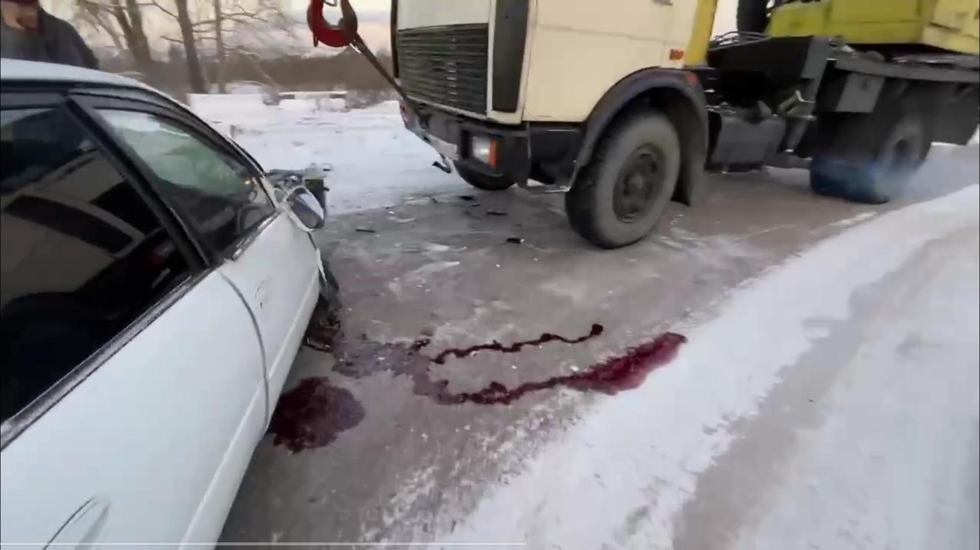 В Улан-Удэ иномарка врезалась в грузовик