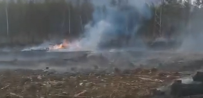 Сложные лесные пожары тушат в Муйском районе Бурятии