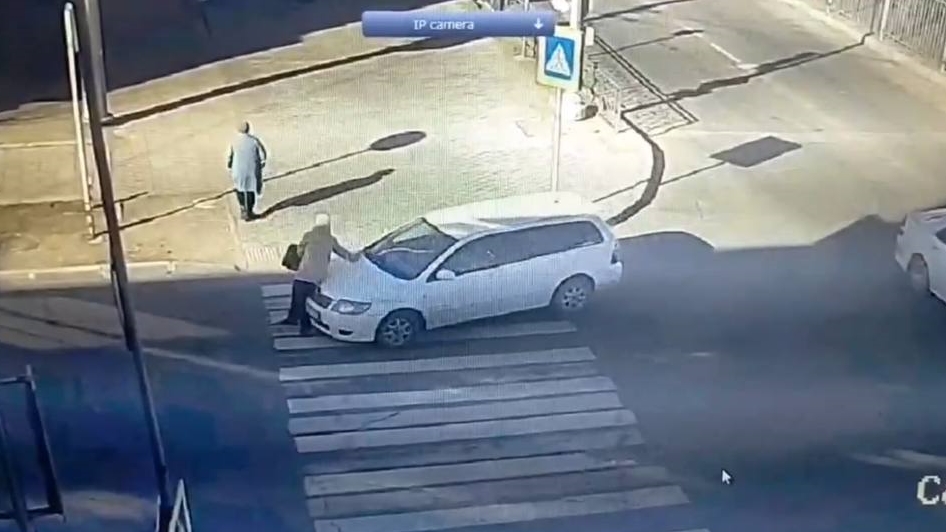 В Улан-Удэ водитель на «зебре» сбил женщину