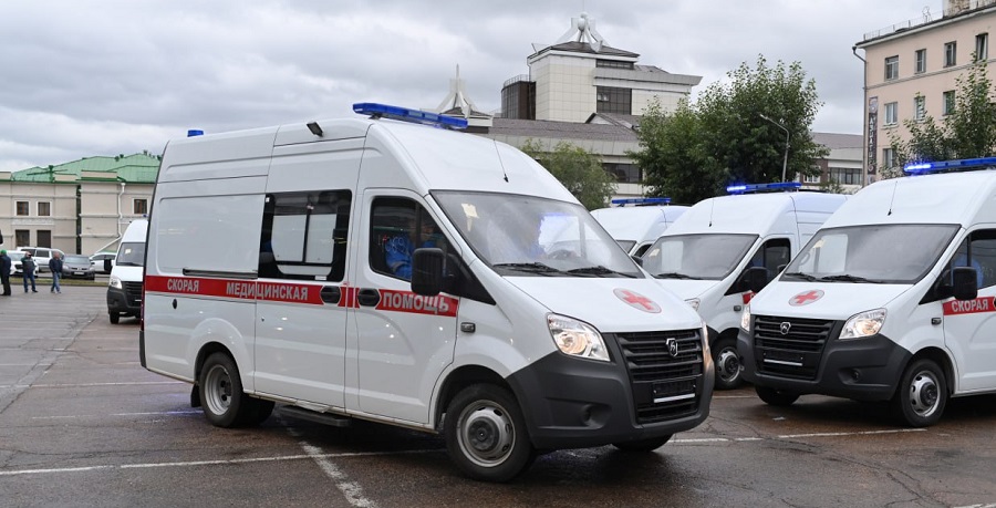 В Бурятии районные больницы получили 12 новеньких машин скорой помощи