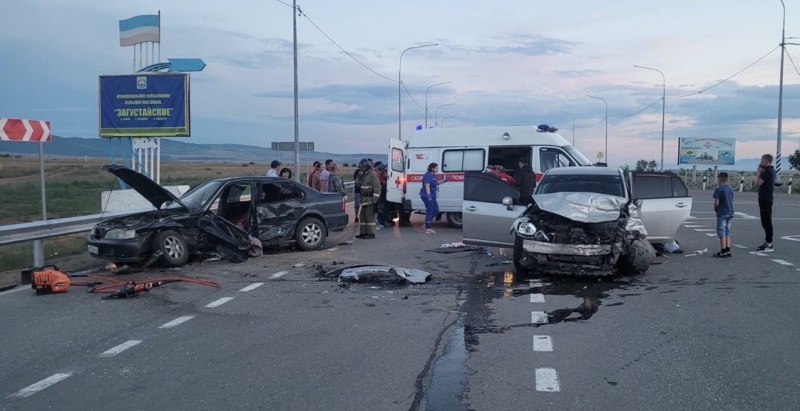 Семь человек пострадали в крупной аварии в Бурятии