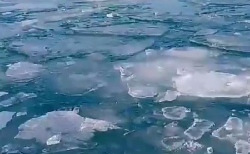 На Байкале начал пропадать лед