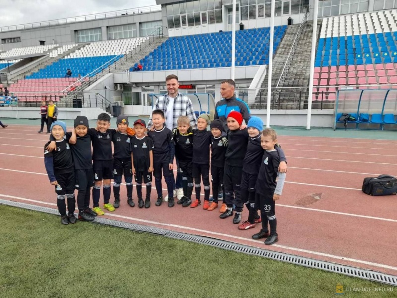 Футболист Владимир Гранат построит в Улан-Удэ крытый футбольный манеж