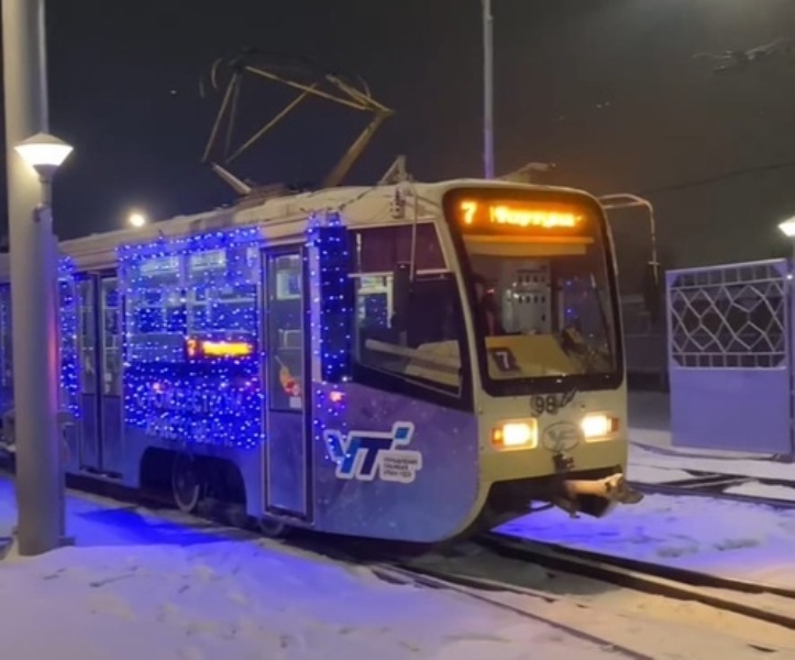 Улан-удэнцев теперь радует новогодний трамвай