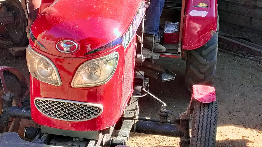 Житель Бурятии хотел купить трактор по интернету и потерял 135 тысяч рублей
