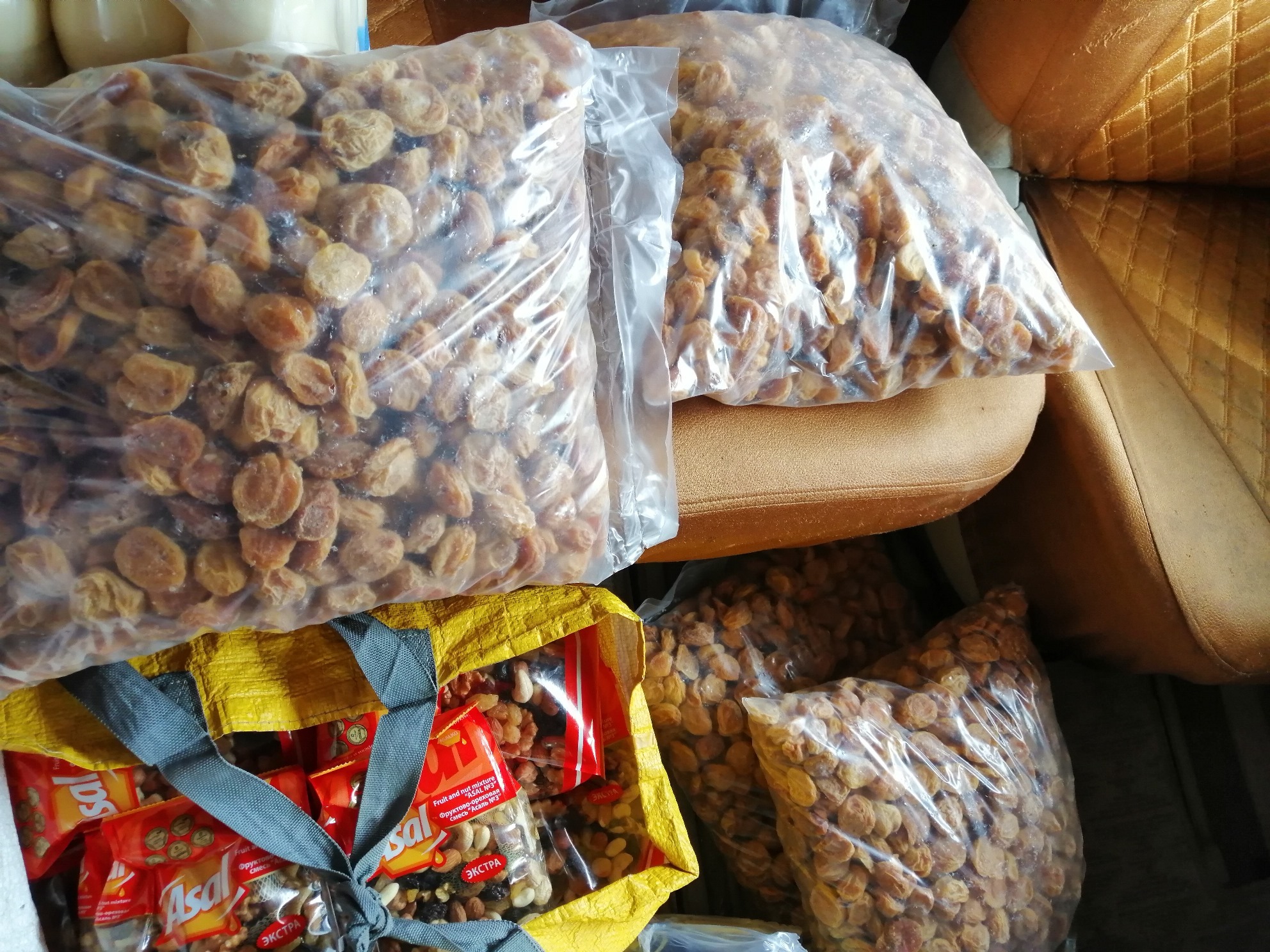 Жительницам Монголии не дали вывезти из Бурятии грецкий орех и сухофрукты