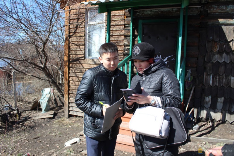 В Улан-Удэ после паводка осматривают участки пострадавших жителей