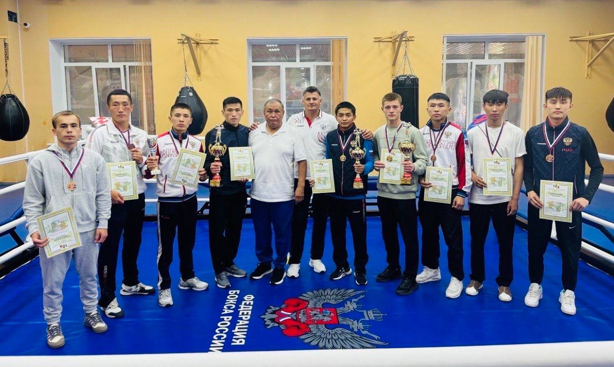 Бурятские спортсмены взяли 9 медалей чемпионата ДФО по боксу 
