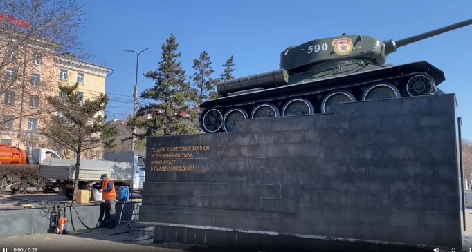 В Улан-Удэ помыли танк Т-34