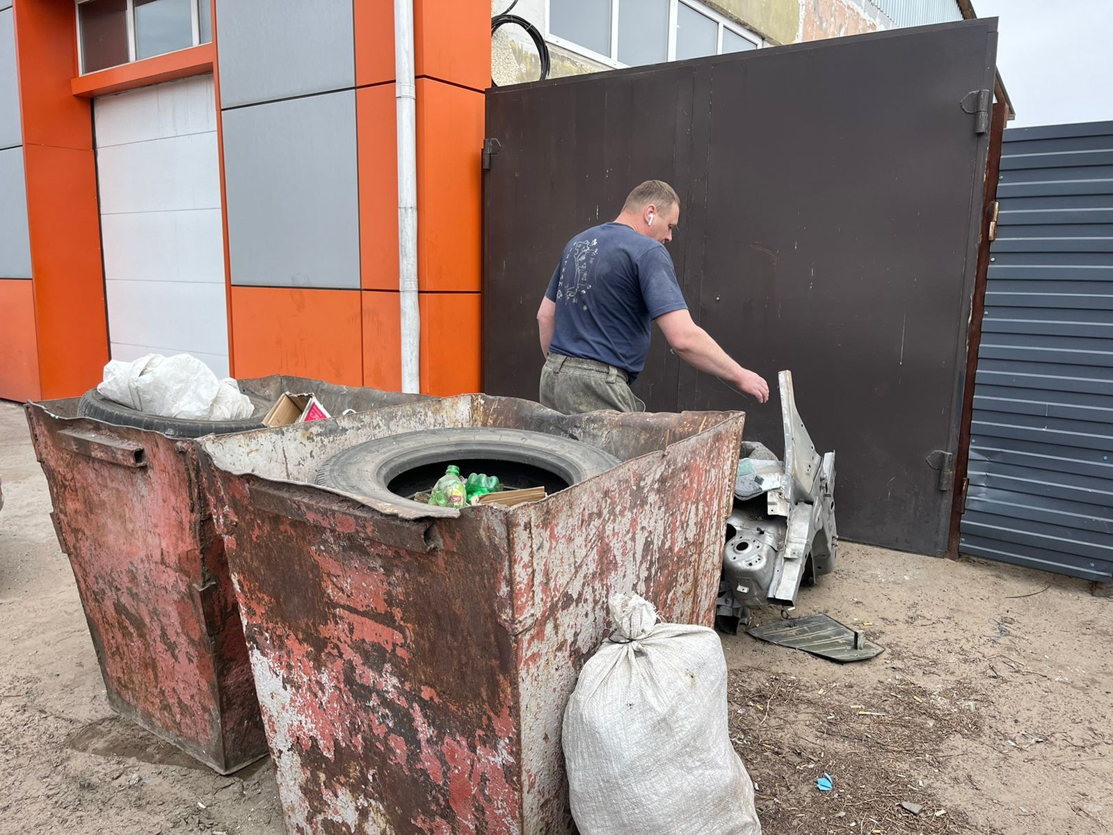 В Улан-Удэ проверяют организации, на территории которых валялся мусор