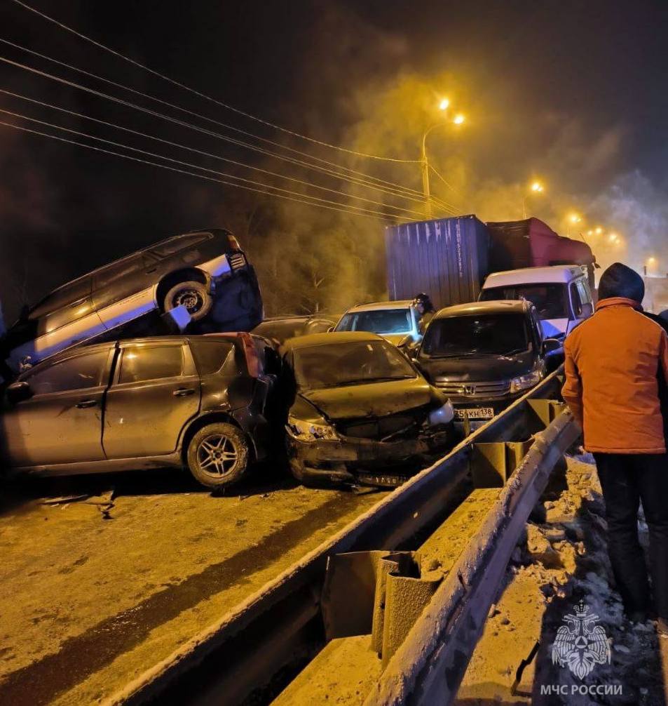 Массовое ДТП: В Иркутске столкнулись 15 автомобилей, грузовик и маршрутка