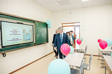 В Улан-Удэ после капремонта открылась старейшая школа