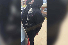 В Улан-Удэ парень размахивал на улице ножом, его задержали