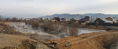 В Сотниково подготовили осушители для сбора талой воды, чтобы защитить дома