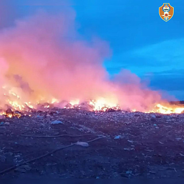 В Тарбагатайском районе снова горит полигон ТБО