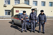 Улан-удэнка поблагодарила росгвардейцев за спасение дома и автомобиля от пожара