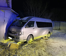 В Улан-Удэ автомобиль самопроизвольно поехал и насмерть раздавил водителя