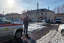 В Бурятии росгвардейцы спасли двух человек из горящего дома