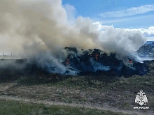 В Бурятии прямо в тракторе сгорело сено