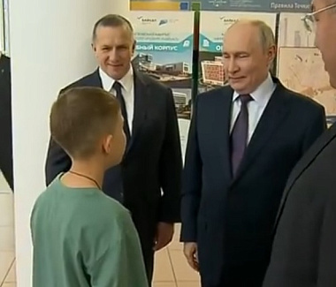 Владимир Путин встретился с мальчиком, пригласившим его в Бурятию