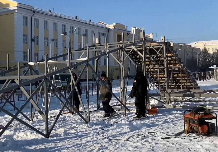 Хороша зима снегами, а сельские улицы – творцами!