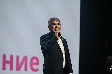 Алексей Цыденов провел Единое родительское собрание 